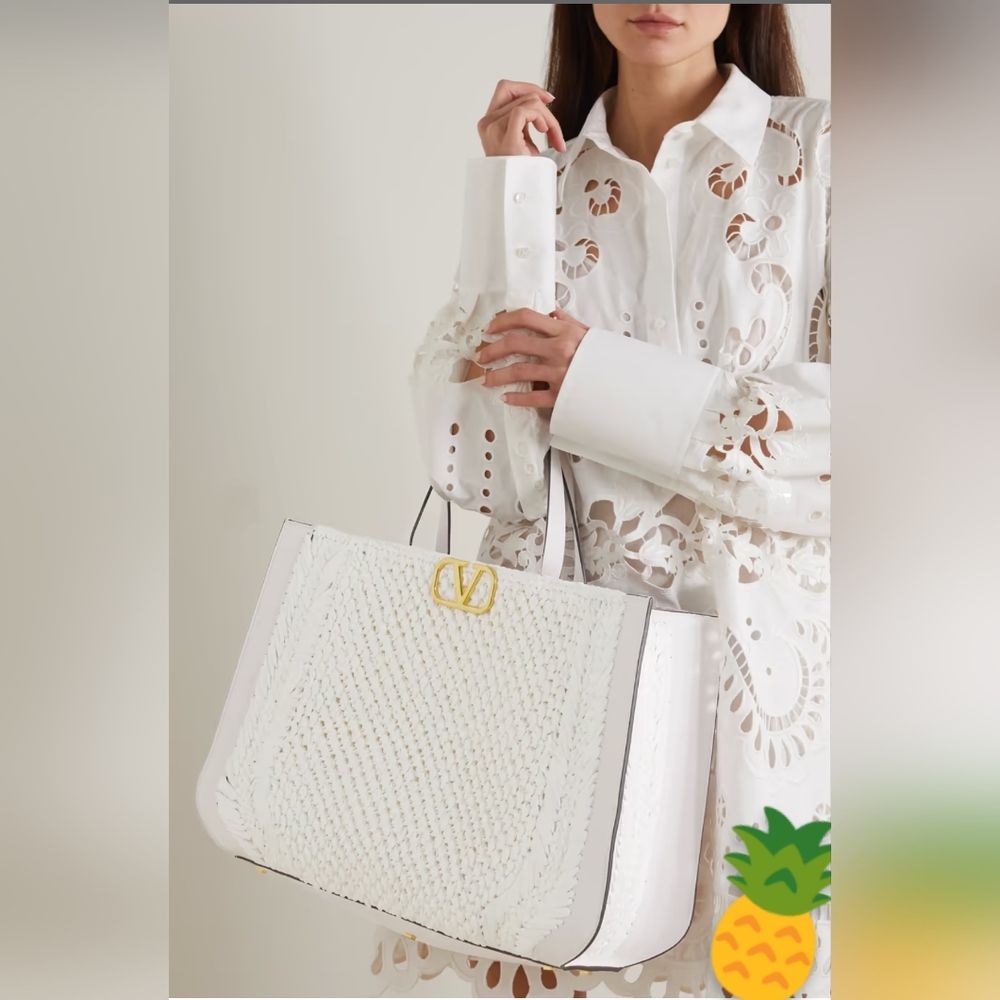 Nip luxury VS ivory faux raffia vegan gold tone v jumbo shoulder bag limited ed - Picture 3 of 8